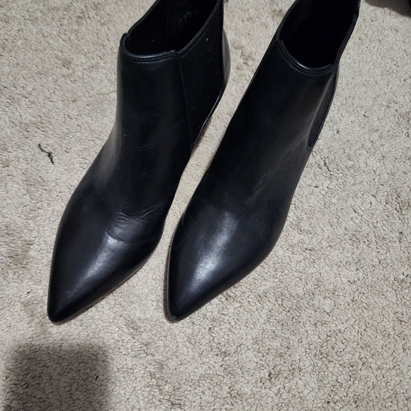 Clark's Low Heel bootie - Picture 2 of 3